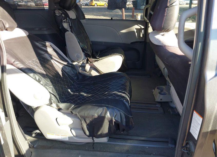 Photo 8 of 2017 Toyota Sienna LE 8 PASSENGER (VIN 5TDKZ3DCXHS769358)