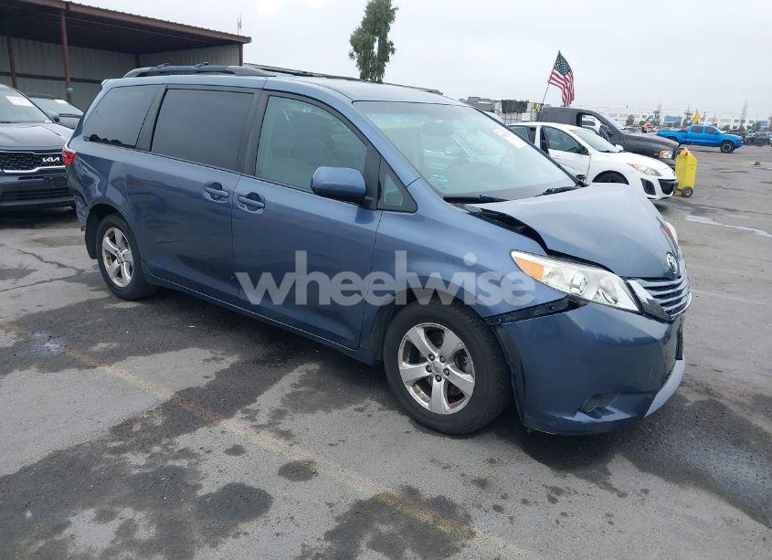 2017 Toyota Sienna LE 8 PASSENGER (VIN 5TDKZ3DCXHS778254) main photo