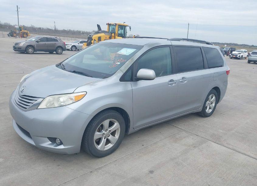Photo 2 of 2017 Toyota Sienna LE 8 PASSENGER (VIN 5TDKZ3DCXHS798164)