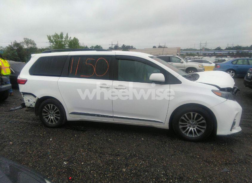 Photo 13 of 2017 Toyota Sienna LE 8 PASSENGER (VIN 5TDKZ3DCXHS824116)