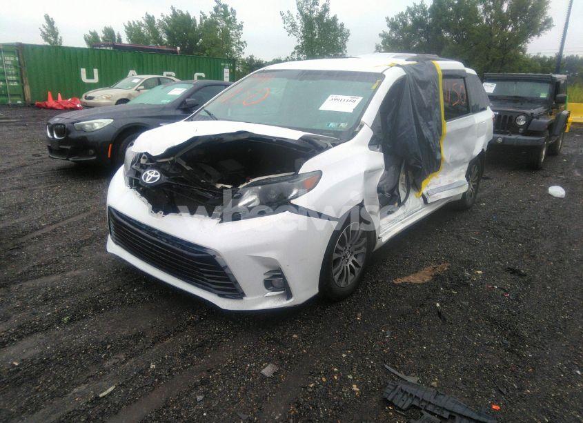 Photo 2 of 2017 Toyota Sienna LE 8 PASSENGER (VIN 5TDKZ3DCXHS824116)