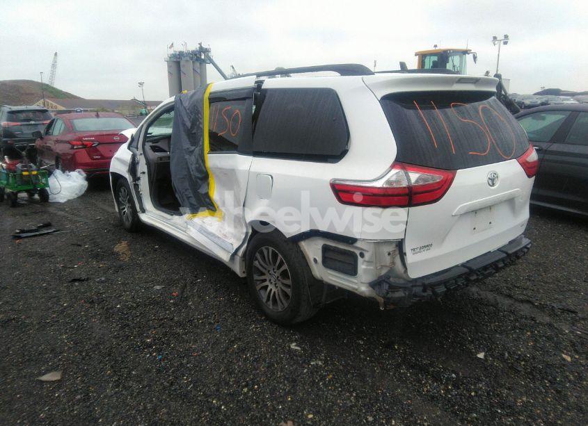 Photo 3 of 2017 Toyota Sienna LE 8 PASSENGER (VIN 5TDKZ3DCXHS824116)