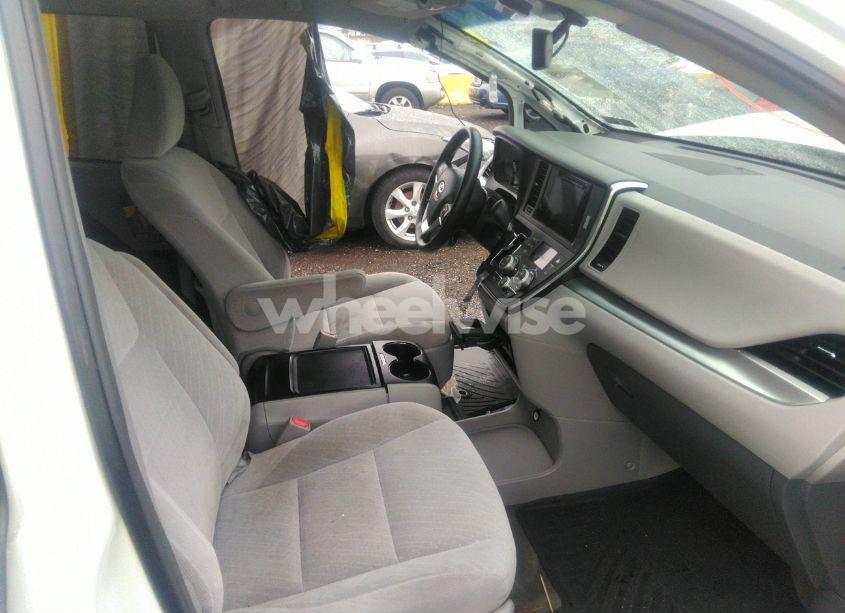 Photo 5 of 2017 Toyota Sienna LE 8 PASSENGER (VIN 5TDKZ3DCXHS824116)