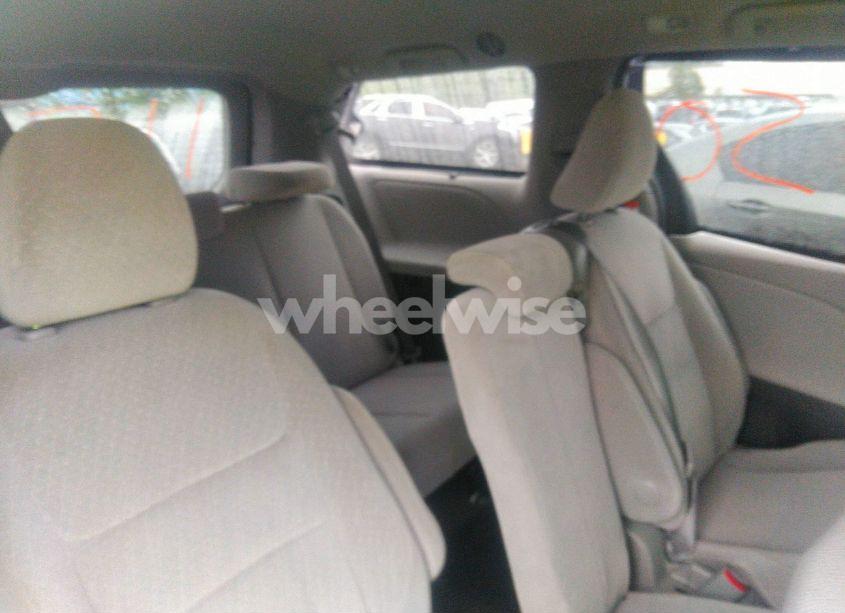 Photo 8 of 2017 Toyota Sienna LE 8 PASSENGER (VIN 5TDKZ3DCXHS824116)