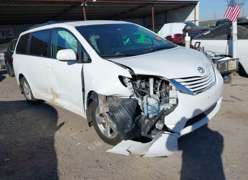 2017 Toyota Sienna LE 8 PASSENGER (VIN 5TDKZ3DCXHS862896) main photo