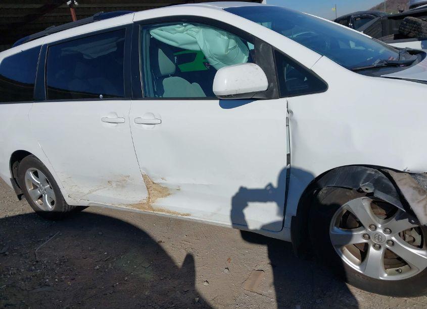 Photo 13 of 2017 Toyota Sienna LE 8 PASSENGER (VIN 5TDKZ3DCXHS862896)