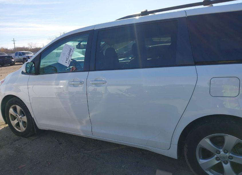 Photo 14 of 2017 Toyota Sienna LE 8 PASSENGER (VIN 5TDKZ3DCXHS862896)