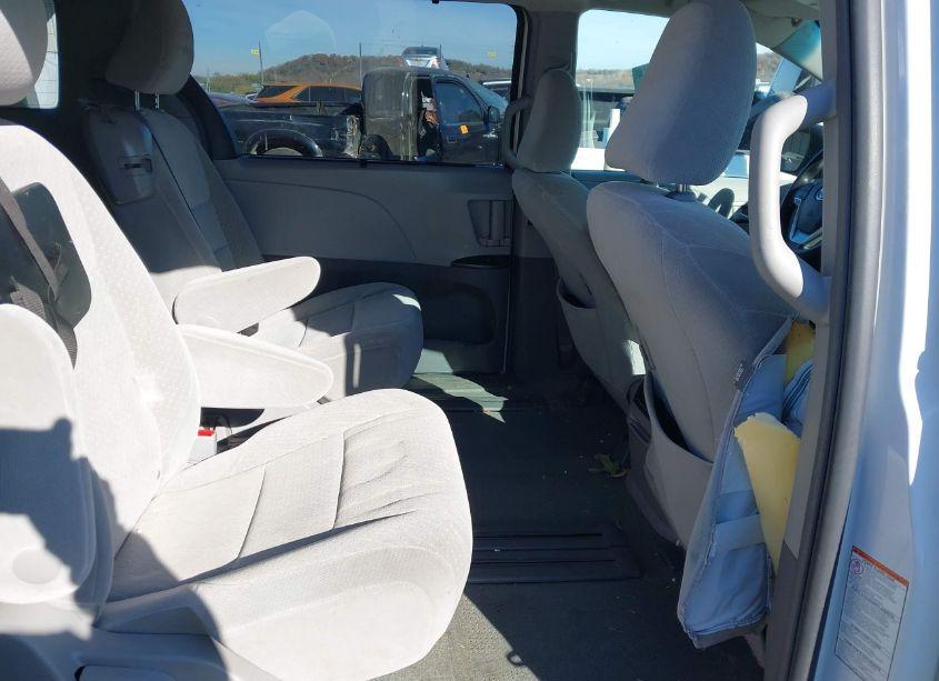 Photo 8 of 2017 Toyota Sienna LE 8 PASSENGER (VIN 5TDKZ3DCXHS862896)