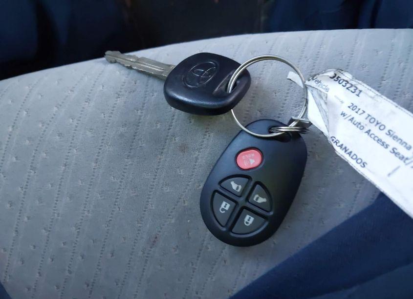 Photo 11 of 2017 Toyota Sienna LE 8 PASSENGER (VIN 5TDKZ3DCXHS883943)