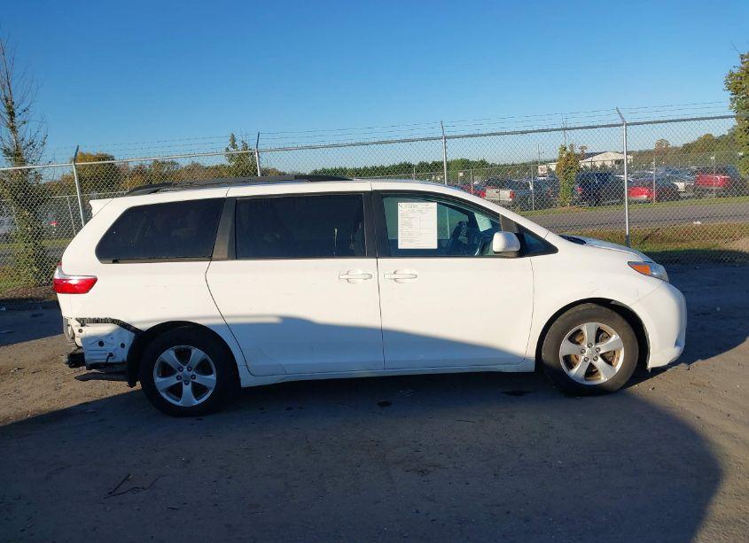 Photo 13 of 2017 Toyota Sienna LE 8 PASSENGER (VIN 5TDKZ3DCXHS883943)