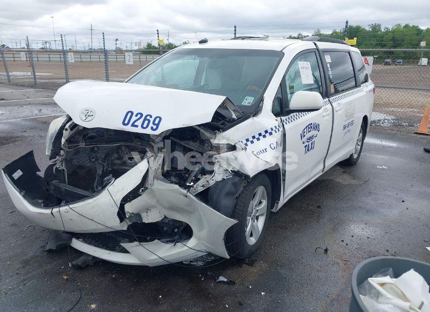 Photo 2 of 2017 Toyota Sienna LE 8 PASSENGER (VIN 5TDKZ3DCXHS896658)