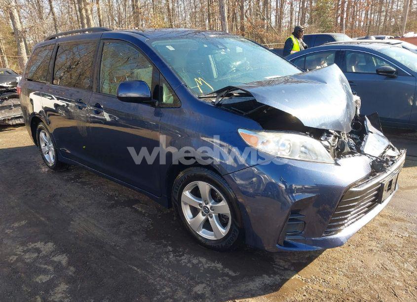 2018 Toyota Sienna LE 8 PASSENGER (VIN 5TDKZ3DCXJS930619) main photo