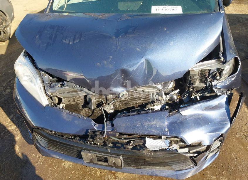 Photo 10 of 2018 Toyota Sienna LE 8 PASSENGER (VIN 5TDKZ3DCXJS930619)