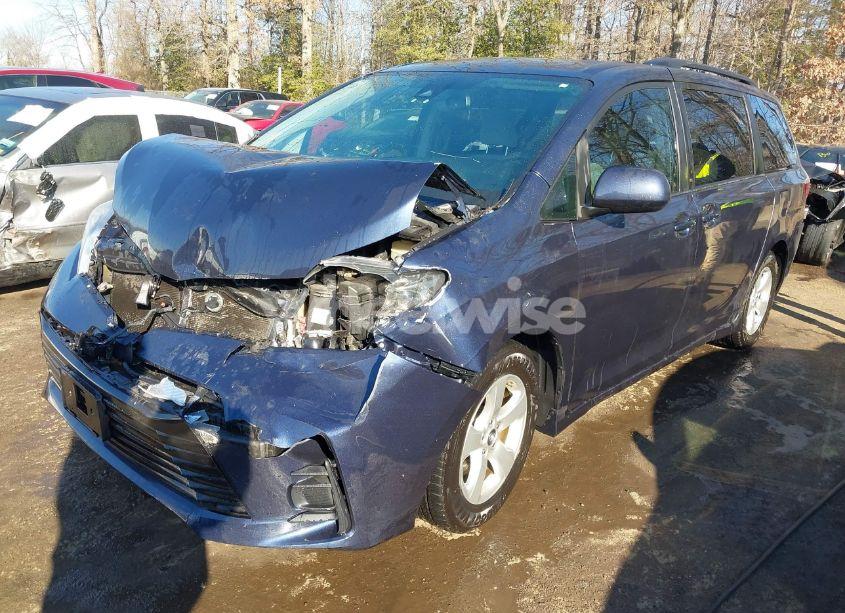 Photo 2 of 2018 Toyota Sienna LE 8 PASSENGER (VIN 5TDKZ3DCXJS930619)