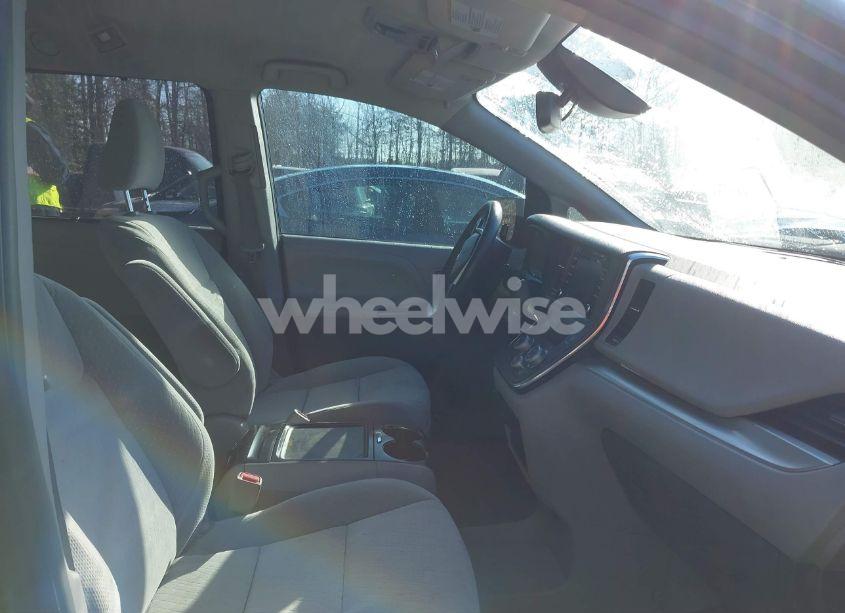 Photo 5 of 2018 Toyota Sienna LE 8 PASSENGER (VIN 5TDKZ3DCXJS930619)