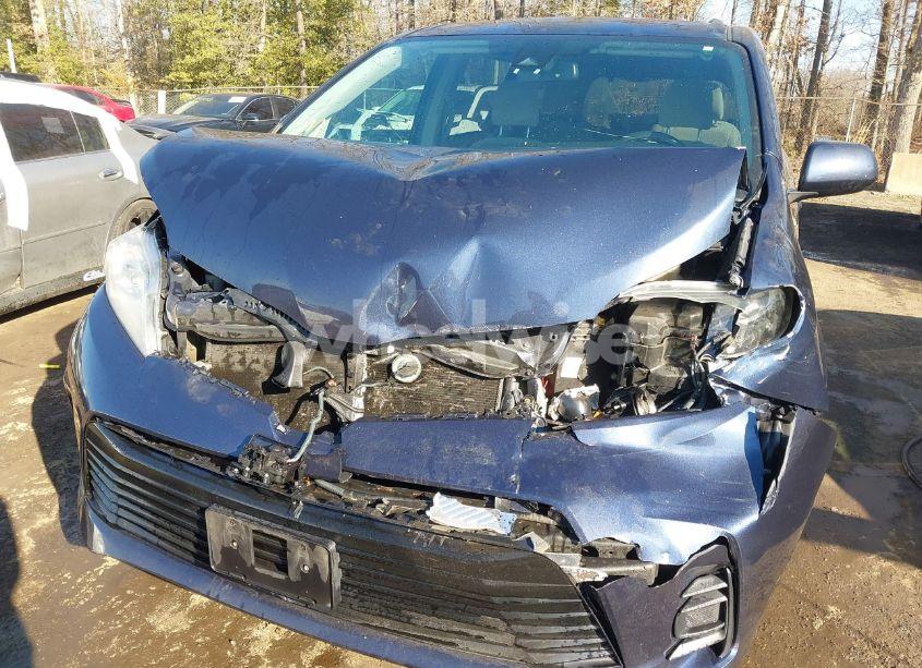 Photo 6 of 2018 Toyota Sienna LE 8 PASSENGER (VIN 5TDKZ3DCXJS930619)