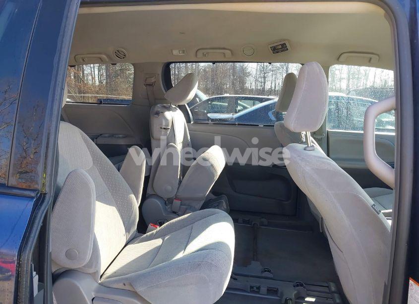 Photo 8 of 2018 Toyota Sienna LE 8 PASSENGER (VIN 5TDKZ3DCXJS930619)
