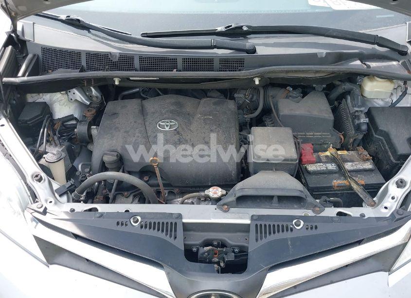 Photo 10 of 2018 Toyota Sienna LE 8 PASSENGER (VIN 5TDKZ3DCXJS937540)