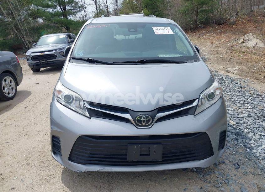Photo 13 of 2018 Toyota Sienna LE 8 PASSENGER (VIN 5TDKZ3DCXJS937540)