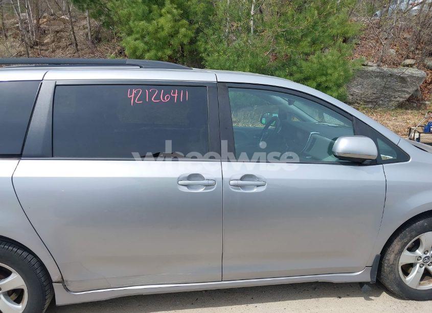 Photo 14 of 2018 Toyota Sienna LE 8 PASSENGER (VIN 5TDKZ3DCXJS937540)