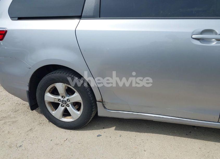 Photo 18 of 2018 Toyota Sienna LE 8 PASSENGER (VIN 5TDKZ3DCXJS937540)