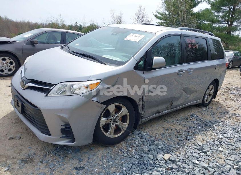 Photo 2 of 2018 Toyota Sienna LE 8 PASSENGER (VIN 5TDKZ3DCXJS937540)
