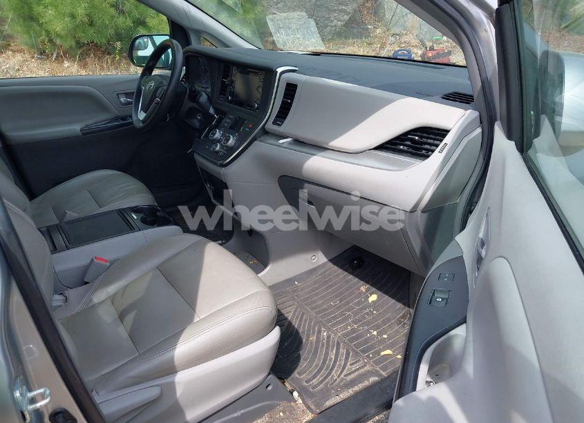 Photo 5 of 2018 Toyota Sienna LE 8 PASSENGER (VIN 5TDKZ3DCXJS937540)