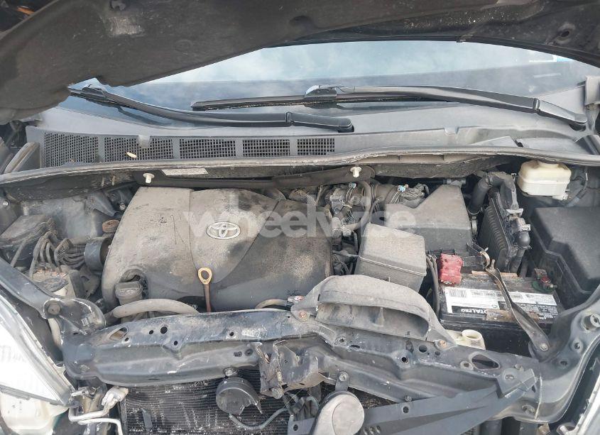 Photo 10 of 2018 Toyota Sienna LE 8 PASSENGER (VIN 5TDKZ3DCXJS948487)