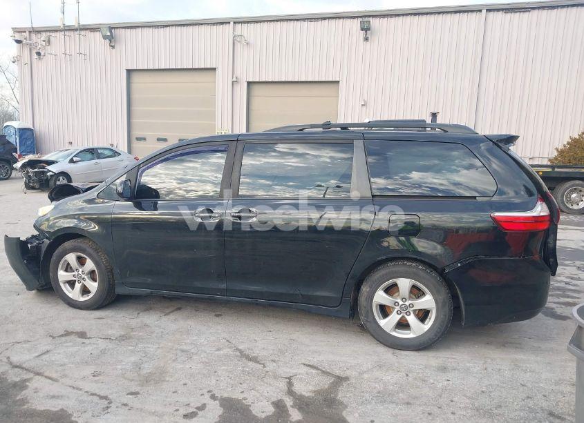 Photo 14 of 2018 Toyota Sienna LE 8 PASSENGER (VIN 5TDKZ3DCXJS948487)