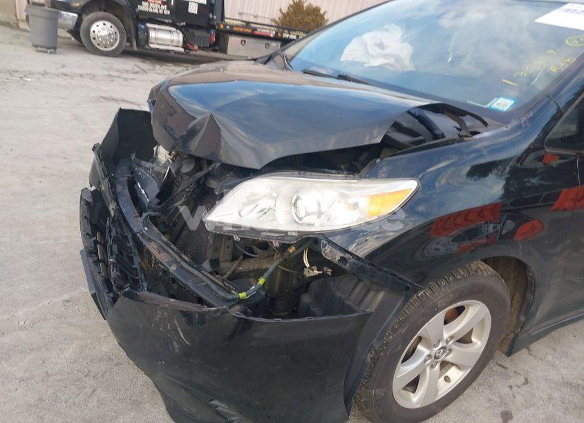 Photo 17 of 2018 Toyota Sienna LE 8 PASSENGER (VIN 5TDKZ3DCXJS948487)