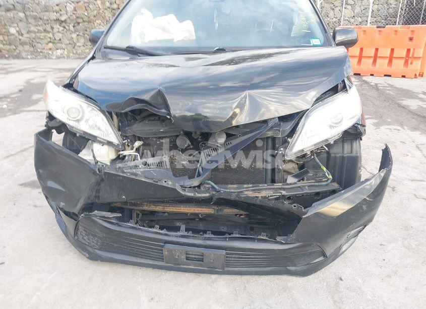 Photo 6 of 2018 Toyota Sienna LE 8 PASSENGER (VIN 5TDKZ3DCXJS948487)