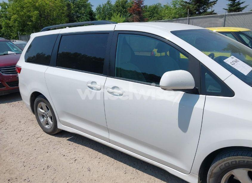 Photo 13 of 2019 Toyota Sienna LE 8 PASSENGER (VIN 5TDKZ3DCXKS010555)
