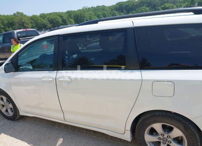 Photo 14 of 2019 Toyota Sienna LE 8 PASSENGER (VIN 5TDKZ3DCXKS010555)