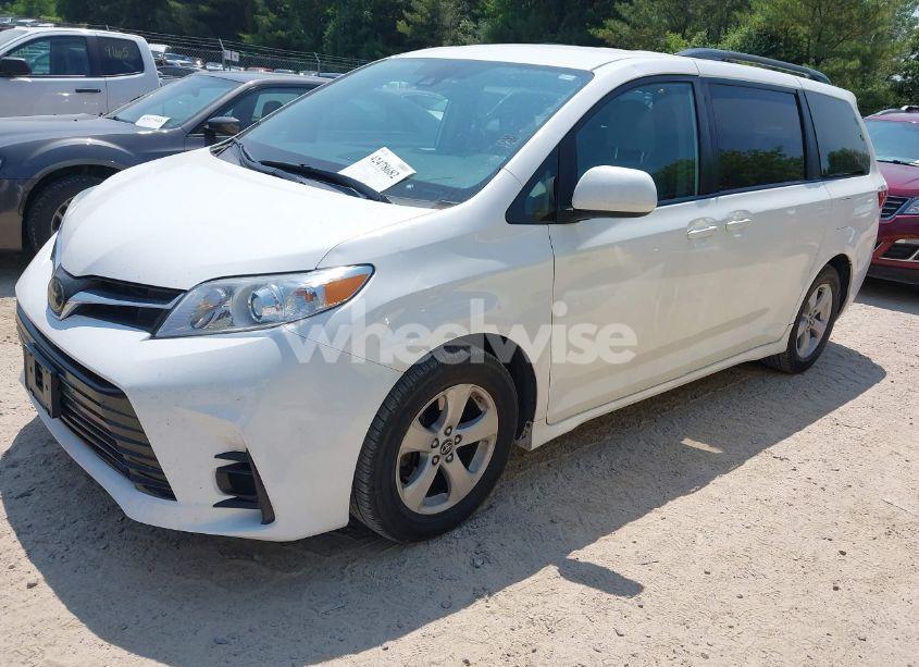 Photo 2 of 2019 Toyota Sienna LE 8 PASSENGER (VIN 5TDKZ3DCXKS010555)