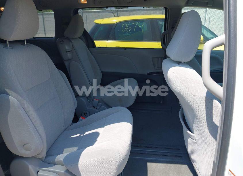 Photo 8 of 2019 Toyota Sienna LE 8 PASSENGER (VIN 5TDKZ3DCXKS010555)