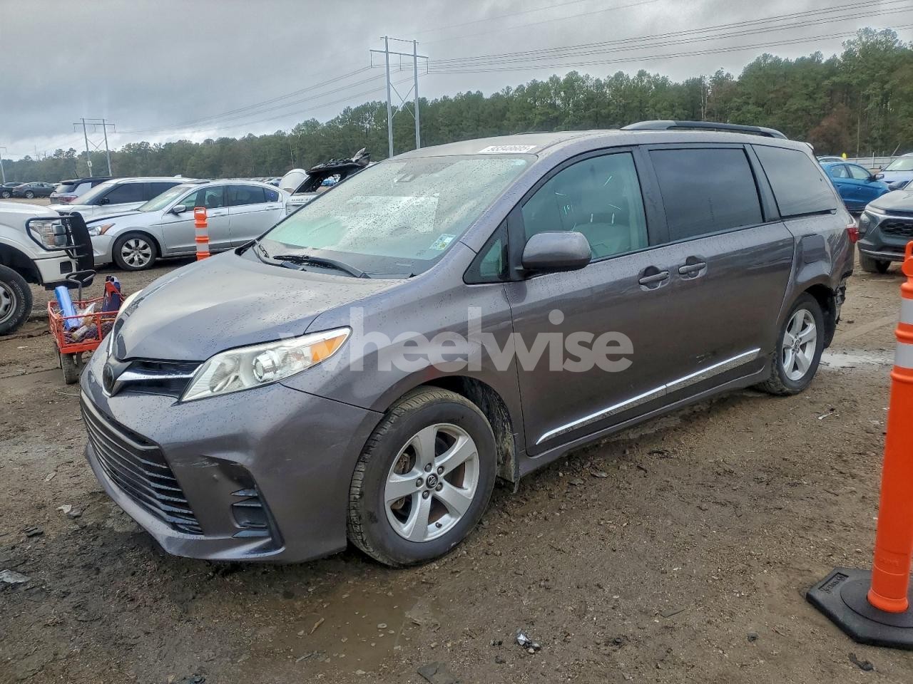 2019 TOYOTA SIENNA LE (VIN 5TDKZ3DCXKS998811) main photo