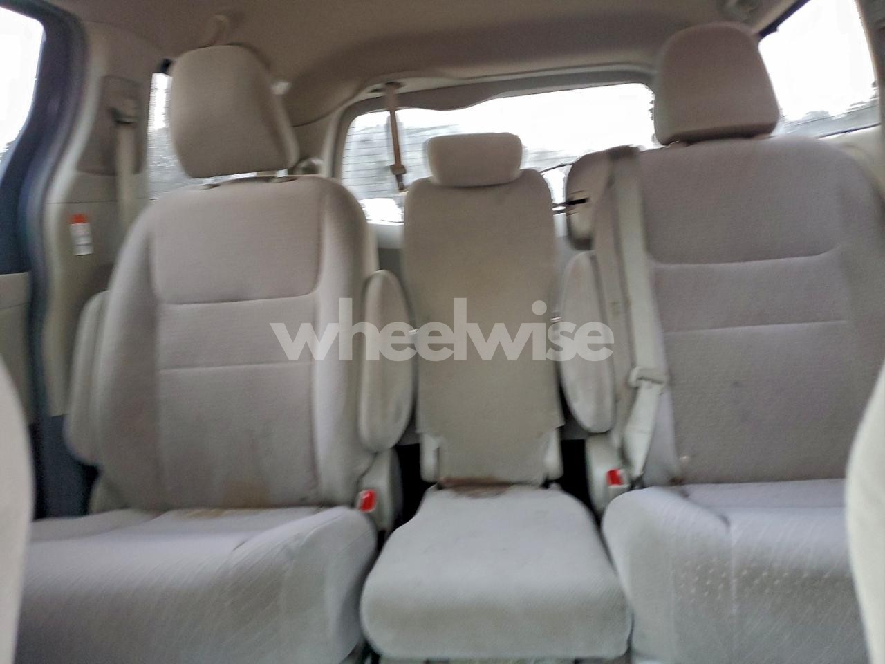 Photo 10 of 2019 TOYOTA SIENNA LE (VIN 5TDKZ3DCXKS998811)