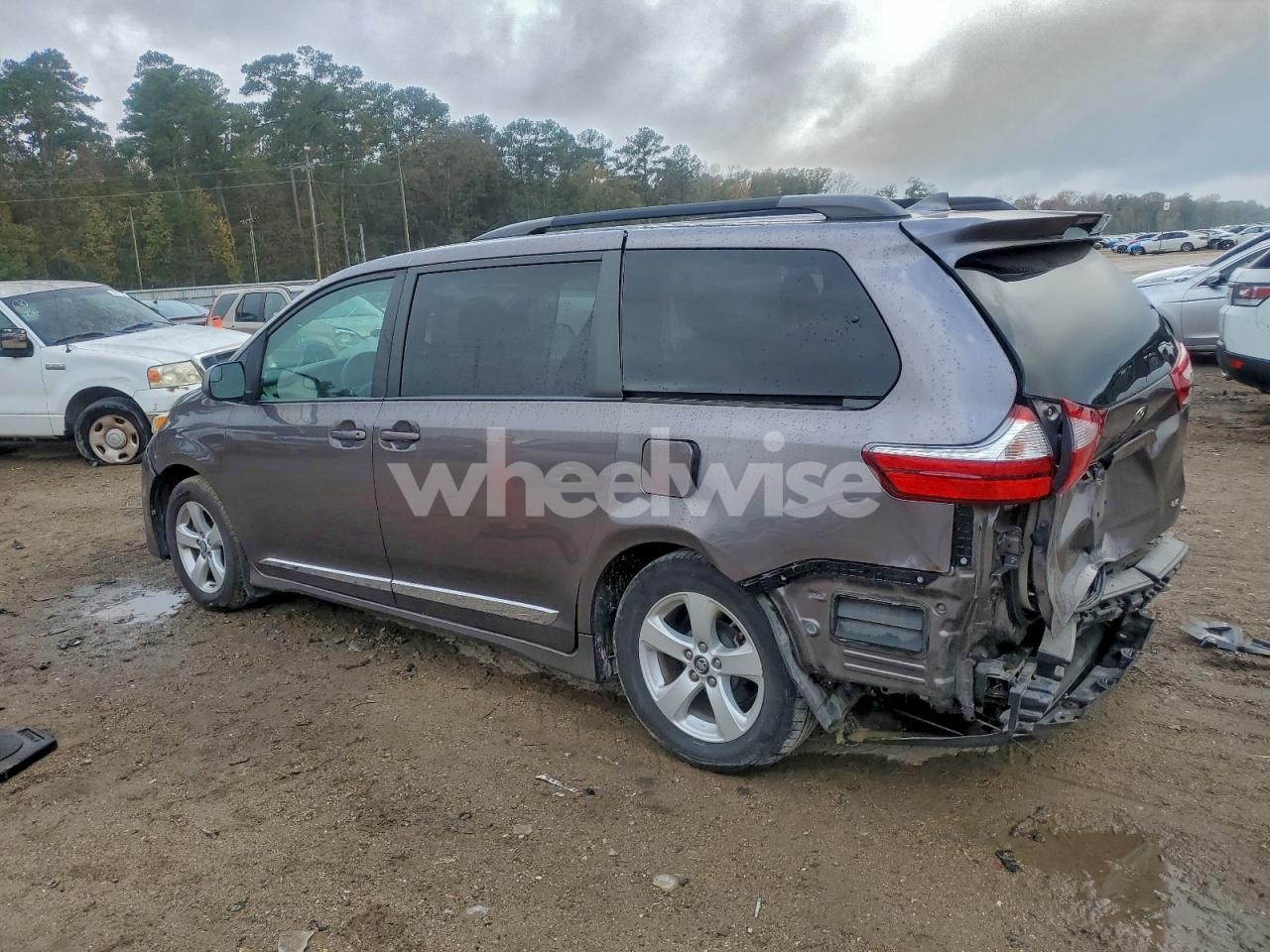 Photo 2 of 2019 TOYOTA SIENNA LE (VIN 5TDKZ3DCXKS998811)