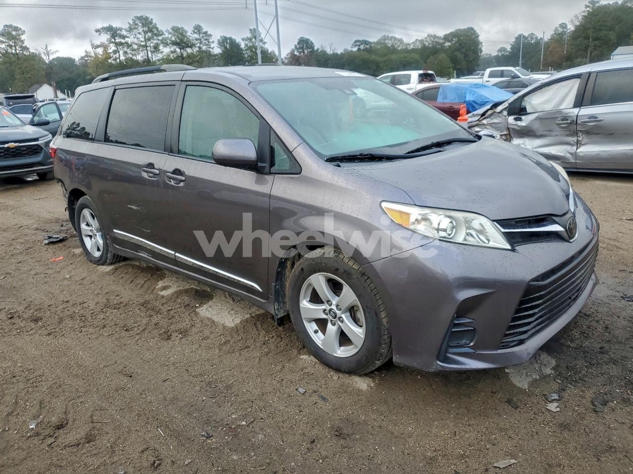 Photo 4 of 2019 TOYOTA SIENNA LE (VIN 5TDKZ3DCXKS998811)