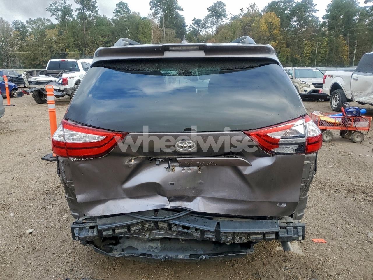 Photo 6 of 2019 TOYOTA SIENNA LE (VIN 5TDKZ3DCXKS998811)
