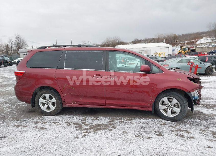 Photo 13 of 2020 Toyota Sienna LE (VIN 5TDKZ3DCXLS053763)