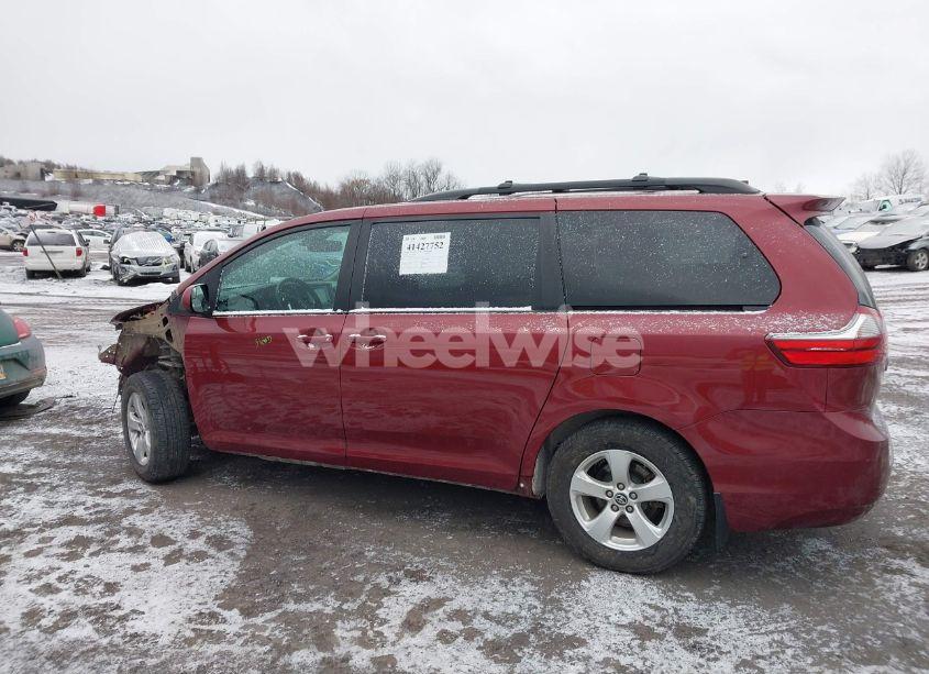 Photo 14 of 2020 Toyota Sienna LE (VIN 5TDKZ3DCXLS053763)
