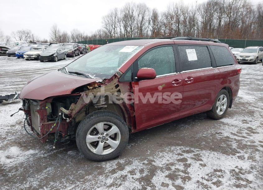 Photo 2 of 2020 Toyota Sienna LE (VIN 5TDKZ3DCXLS053763)