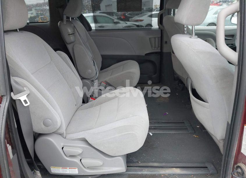 Photo 8 of 2020 Toyota Sienna LE (VIN 5TDKZ3DCXLS053763)