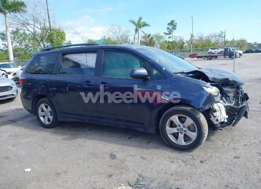 Photo 13 of 2020 Toyota Sienna LE (VIN 5TDKZ3DCXLS073317)