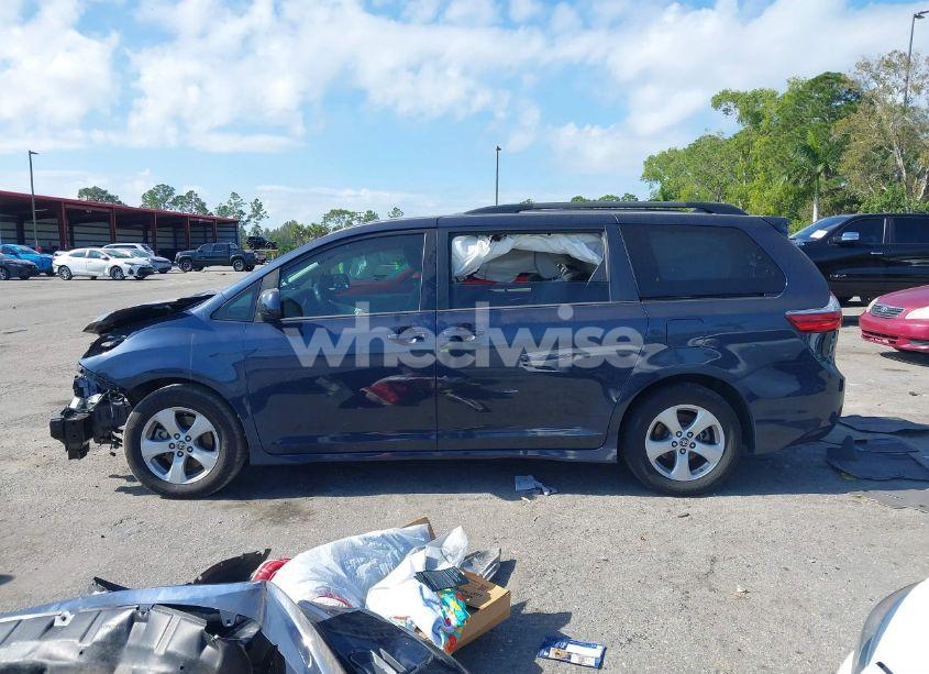 Photo 14 of 2020 Toyota Sienna LE (VIN 5TDKZ3DCXLS073317)