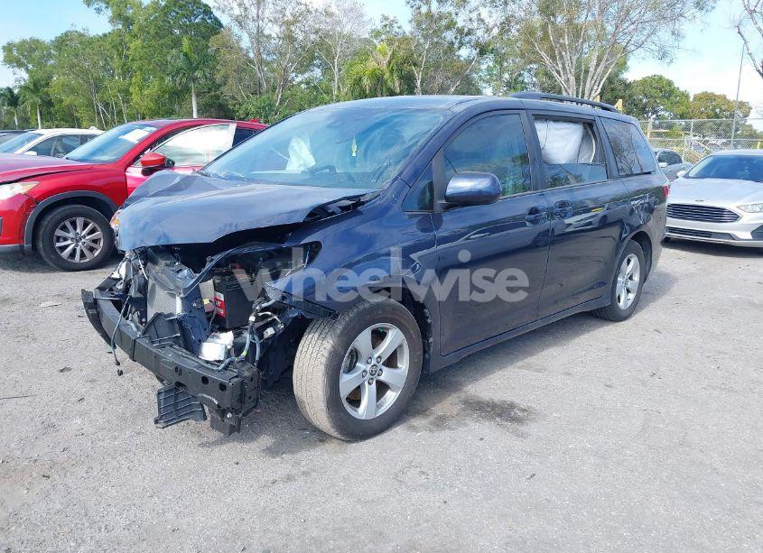 Photo 2 of 2020 Toyota Sienna LE (VIN 5TDKZ3DCXLS073317)