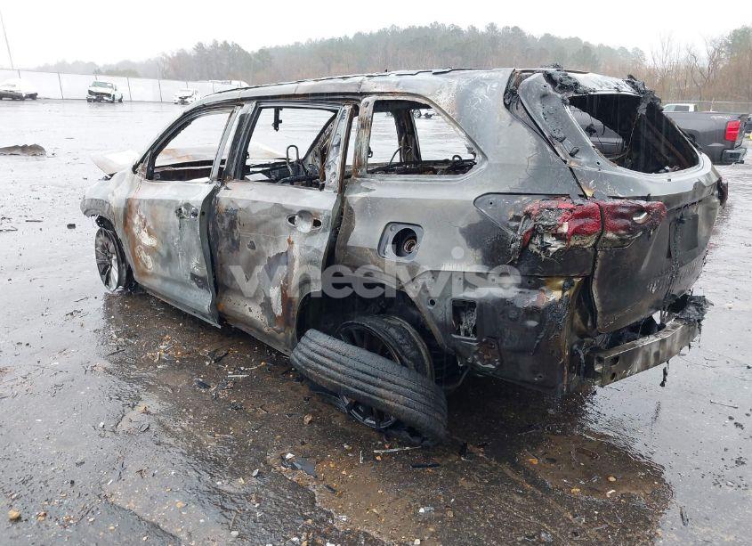 Photo 3 of 2018 Toyota Highlander XLE (VIN 5TDKZRFH0JS547462)