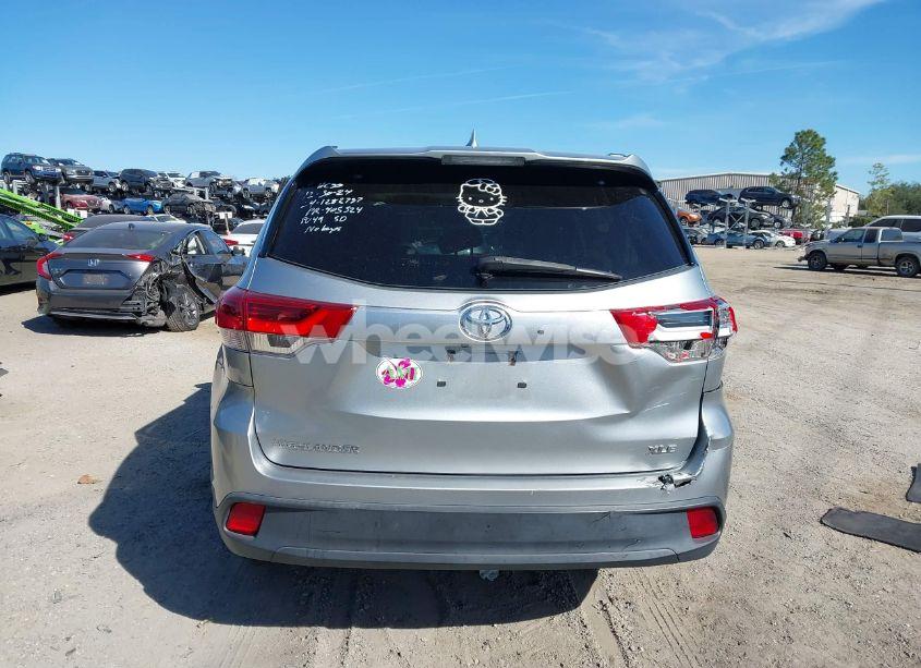 Photo 16 of 2018 Toyota Highlander XLE (VIN 5TDKZRFH0JS548773)