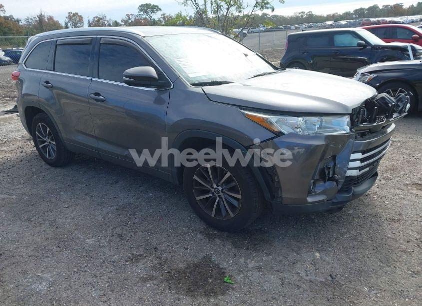 2018 Toyota Highlander XLE (VIN 5TDKZRFH0JS549468) main photo